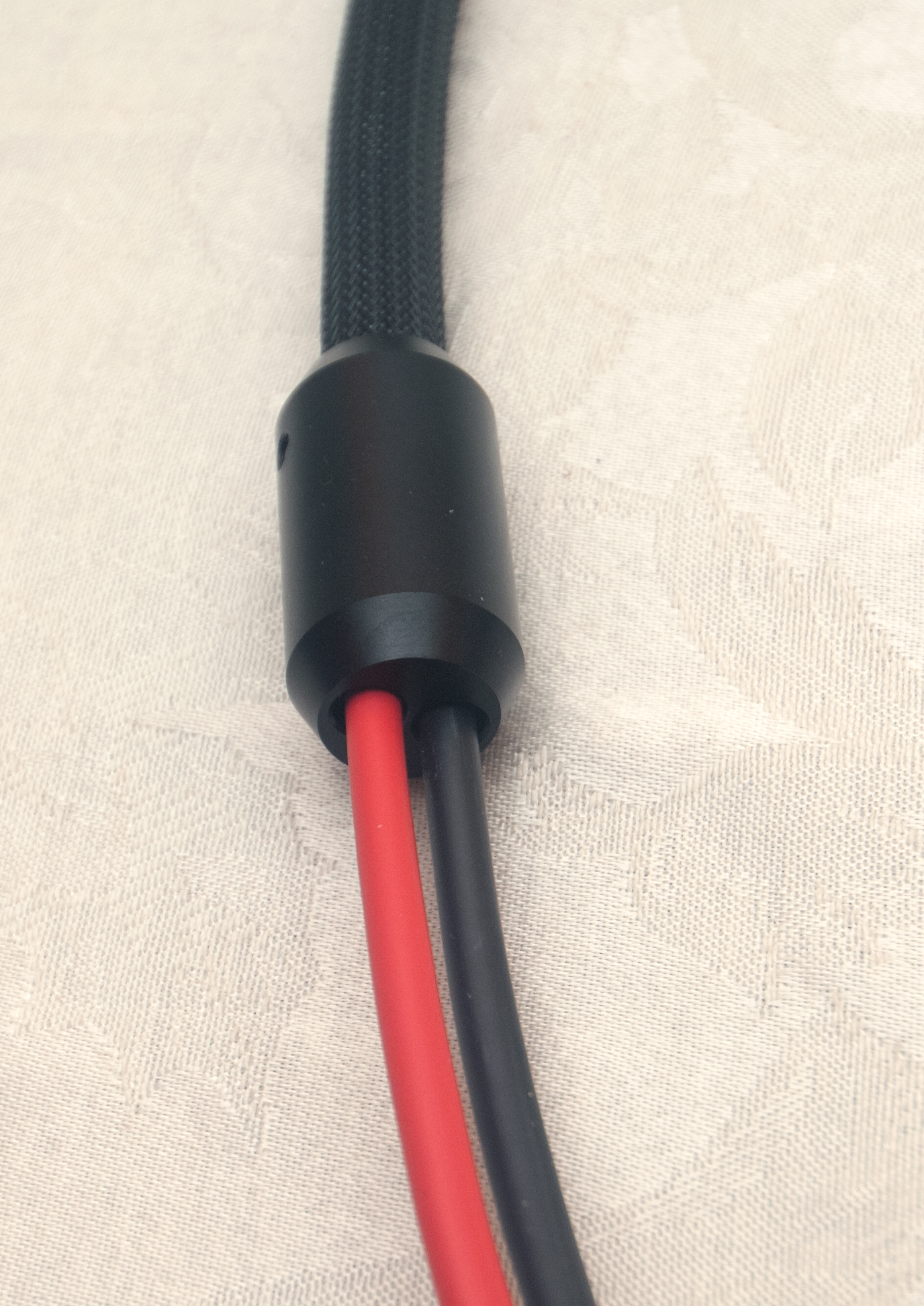 Speaker Cable Splitter 16mm in Two 7mm out on cable