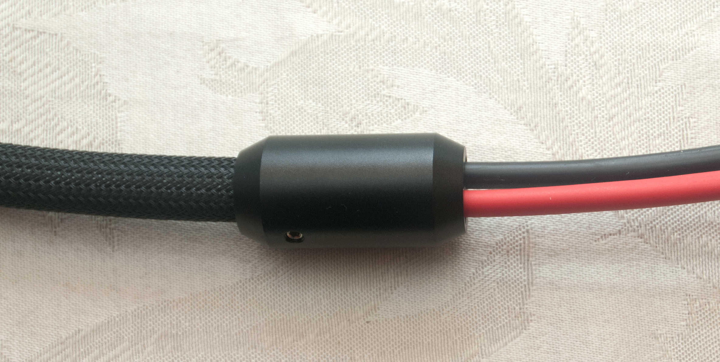 Speaker Cable Splitter 16mm in Two 7mm out on cable